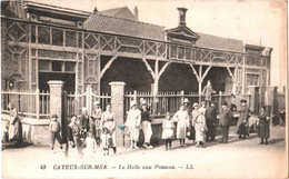 CPA 80 (Somme) Cayeux-sur-Mer - La Halle Aux Poissons TBE Belle Animation - Piazze Di Mercato