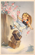 Illustration Non Signée - Enfant - Chute D'une Fillette Aux Fleurs Roses - Caisse De Bois - Carte Postale Ancienne - Autres & Non Classés