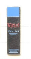 GA156 Pin's Parfum Perfume Cosmétique Eau Vittel Vosges Nestlé Qualité Arthus Non Signé Achat Immédiat - Perfume