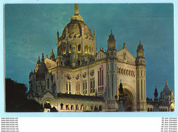 FRANKREICH - Lisieux - La Basilique Sainte-Therese -- AK Postcard (KF) Cover (2 Scan)(11489AK) - Lisieux