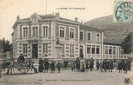 Saillans * 1906 * La Place , L'hôtel De Ville Et Les écoles * Enfants Villageois école - Andere & Zonder Classificatie