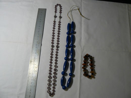 Lot De 2 Colliers Et Un Bracelet. - Necklaces/Chains