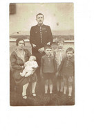 Carte Photo Militaria - Soldat Uniforme Gendarme Col Grenade - Famille Femme Enfants Bébé - Characters