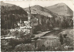 AC5282 Lourdes - La Basilique Et La Gave / Viaggiata 1968 - Lourdes