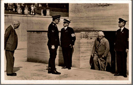 MUNICH - Lloyd George Visite Le Monument Aux Morts - Characters