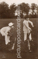 TWO YOUNG BOYS PLAYING CRICKET OLD R/P POSTCARD SPORT - Cricket