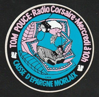 Autocollant Années 1980 RADIO CORSAIRE MORLAIX Et Caisse D'épargne  Publicité  -Très Très Bon état-  Tz 100 - Adesivi