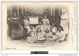 09506g BRODERIE INDIGENE - ECOLE - Algérie - 1903 - Bambini