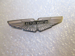 PIN'S   LOGO   ASTON MARTIN  30X8 Mm  EMAIL GRAND FEU - Other & Unclassified