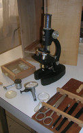 Microscope Ancien WEGA 7-136 Dans Son Coffret Bois Et Ses Accessoires - Andere Geräte