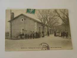 VAUCLUSE-BONNIEUX-FABRIQUE DE CHAPEAUX ROUTE D'APT  ANIMEE - Bonnieux