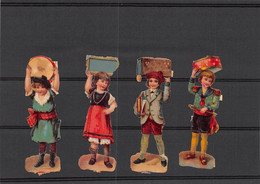 P-23-TON-310 : POCHETTE  FORMAT 11 CM X 15.5 CM. DECOUPIS. ENFANTS AVEC OBJET SUR LA TETE - Kinderen