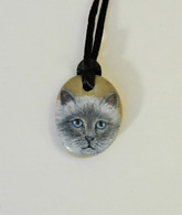 Himalayan Cat Hand Painted On A Small Beach Stone Pendant - Pendentifs