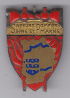 Sapeurs Pompiers  Seine Et Marne    - Insigne émaillé A.B. Paris - Firemen