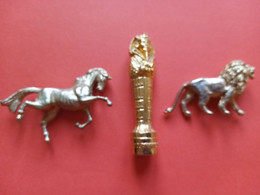 LOT DE 3 FEVES METAL DOREES DONT - TOUTANKHAMON - LION - CHEVAL CABRE - Storia