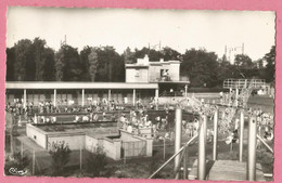 A199  CPSM  AVION  (Pas De Calais)  Cité Des Cheminots - Piscines Du Stade Javary  ++++ - Avion