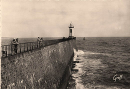 Les Sables D'olonne * Vue Sur La Jetée Et Le Phare - Sables D'Olonne