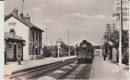 GARGENVILLE (78) - L'Arrivée D'un Train En Gare - En L'état - Gargenville