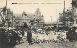 Cambrai * Réception De " Martin & Martine " , Groupe D'enfants Précédent Le Char - Cambrai