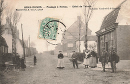 Bray Dunes * Le Débit De Tabac Tabacs TABAC , Passage à Niveau * Commerce Magasin * Ligne Chemin De Fer Du Nord - Bray-Dunes