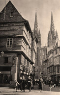 Quimper * Rue Kéréon Et La Cathédrale * Commerce Magasin Dressoir - Quimper