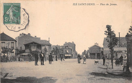 L'ILE SAINT DENIS - Place Du Javeau - L'Ile Saint Denis