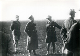 Photo 18x13 Cm TIRAGE ARGENTIQUE - Soldats Et Officier Du 3eme REICH - Guerre 39/45 WW2 - Guerra, Militari