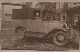 Photographie - Homme Dans Une Voiture Ancienne - Carte Postale Ancienne - Photographs