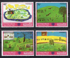 1979 PAKISTAN YEAR OF THE CHILD MICHEL: 496-499 MNH ** - Pakistan