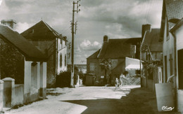 Ile D'arz * Entrée Du Bourg Du Village * Une Rue * Villageois - Ile D'Arz