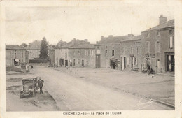 Chiché * La Place De L'église * Café * Automobile Voiture Ancienne - Andere & Zonder Classificatie