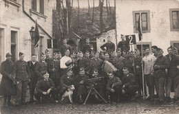 Photographie - Militaria - Photo De Groupe De Soldats Avec Mitraillette Et Accordeon - Carte Postale Ancienne - Fotografia