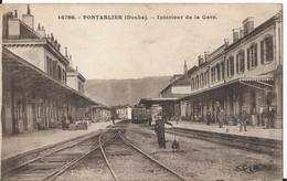 CPA  - 25 - Pontarlier - Interieur De La Gare - Animée - Voyagé En 1930 - Pontarlier