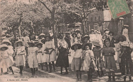 NOUVELLE CALEDONIE - Sortie De L'ecole Des Filles - Nouméa - J Raché Edit  - Carte Postale Ancienne - New Caledonia