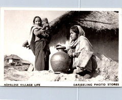 (2 Oø 40 B) (older) Nepalese Village Life (b/w) Back Is Blanck - Népal