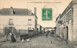 La Fougereuse * La Grand Rue Du Village * Aubergiste AU SOLEIL LEVANT GENEAU - Autres & Non Classés