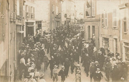 Mauzé * Carte Photo * Fête Locale , Défilé Des Sapeurs Pompiers Dans La Rue Principale - Mauze Sur Le Mignon