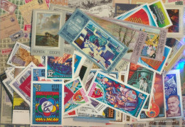 Soviet Union 200 Different Stamps Unmounted Mint / Never Hinged With Russland - Verzamelingen