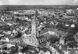 Combourg * Vue Générale Aérienne Du Village Et De L'église - Combourg