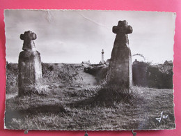 Visuel Pas Très Courant - 29 - Saint Mathieu En Plougonvelin - Les Deux Menhirs De L'époque Gauloise - 1958 - R/verso - Plougonvelin