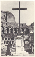 Croix Et Religieux Devant Des Ruines - Monuments