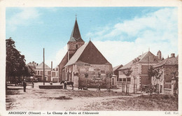 Archigny * Le Champ De Foire Et L'abreuvoir * Place - Sonstige & Ohne Zuordnung