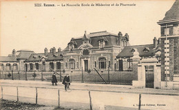 Rennes * Rue Et Nouvelle école De Médecine Et De Pharmacie - Rennes