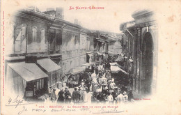 MARCHES - BAZIEGE - La Grand'Rue Un Jour De Marché - Carte Postale Ancienne - Mercados