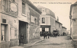 Arçay * Le Bas De La Place , Côté Nord * Commerce GELUSSEAU - Autres & Non Classés