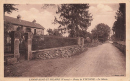 Champagné St Hilaire * La Route De Vivonne Et La Mairie - Sonstige & Ohne Zuordnung