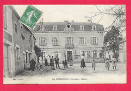 Cpa 86 LA TRIMOUILLE, Mairie, Enfants, Animée,  Belle Carte, Voyagée 1915 - La Trimouille