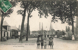 L'ile Bouchard * La Place Bouchard Et Pont St Gilles * Villageois - L'Île-Bouchard