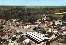 Latillé * Vue Générale Aérienne Sur La Commune * Halles Place - Otros & Sin Clasificación