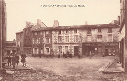 Lusignan * La Place Du Marché * Pharmacie * épicerie Mercerie - Lencloitre